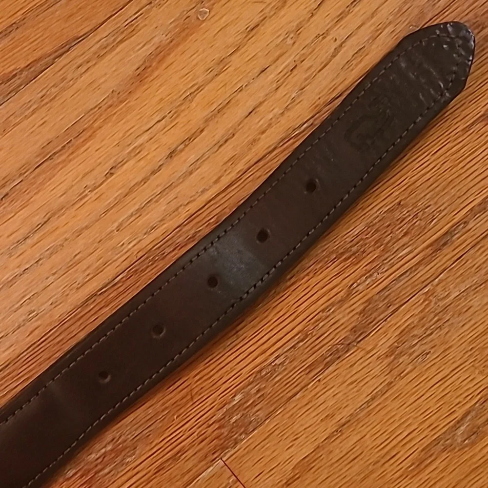 Vineyard Vines Sailboat Red and Brown Belt In a Size 30